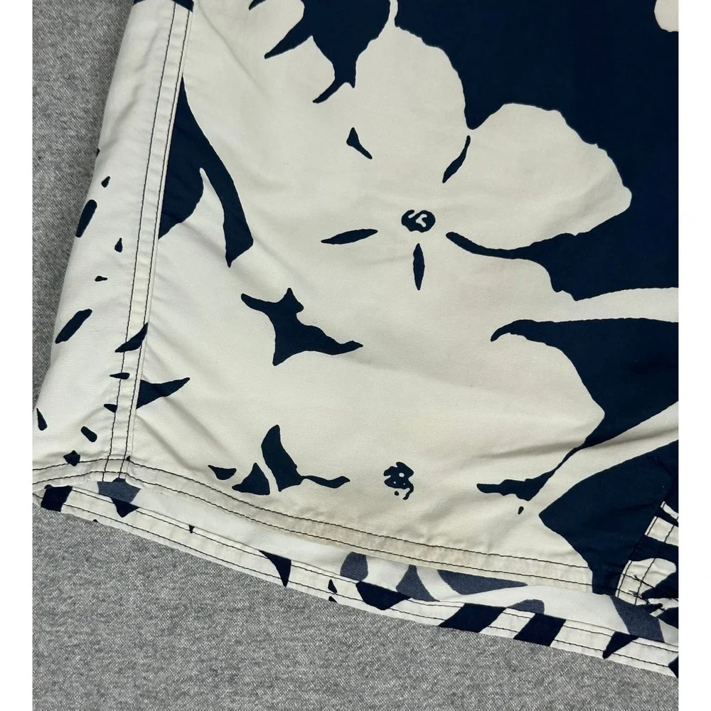 Patagonia Wavefarer Board Shorts‎ Mens 30 Navy White Tropical Floral Swim Trunks